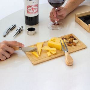 SET DE VINOS Y TABLA PARA QUESOS 
